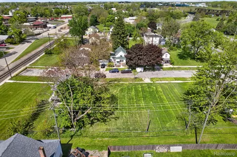 1016 Humphrey St, Monroe, MI 48161 photo 5