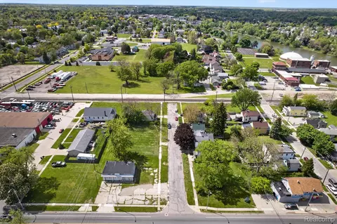 1016 Humphrey St, Monroe, MI 48161 photo 12