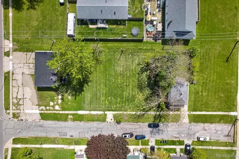1016 Humphrey St, Monroe, MI 48161 photo 9