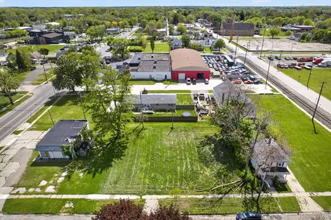 1016 Humphrey St, Monroe, MI 48161 photo 7