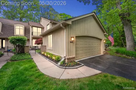 1161 Hillpointe Cir, Bloomfield Hills, MI 48304
