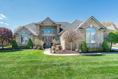 14278 Larkspur Dr, Shelby Township, MI 48315