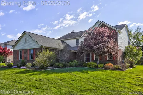 3526 Inverness Dr, Oakland, MI 48306