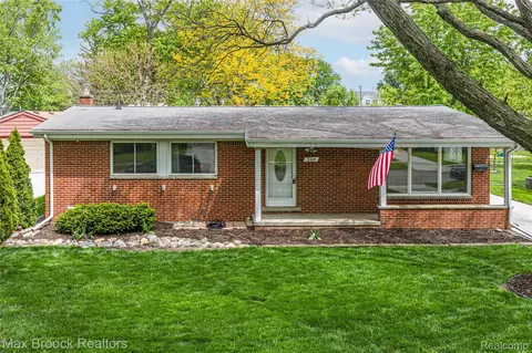 260 Lyons Dr, Troy, MI 48083