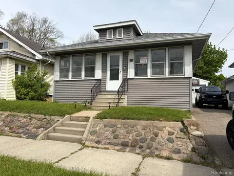 2210 Brown St, Flint, MI 48503