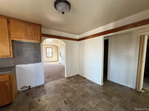 Entry Way - 1038 W Pine Ave, Mount Morris, MI 48458 photo 1 of 2