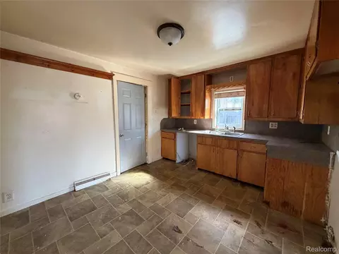 Entry Way - 1038 W Pine Ave, Mount Morris, MI 48458 photo 2 of 2