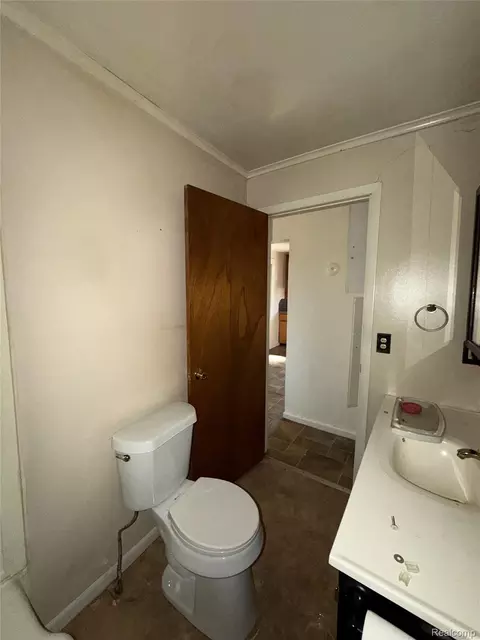 Bath - 1038 W Pine Ave, Mount Morris, MI 48458 photo 2 of 2