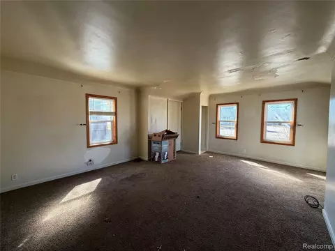 Living - 1038 W Pine Ave, Mount Morris, MI 48458 photo 1 of 2