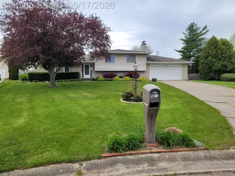 5523 Jerome Ln, Grand Blanc, MI 48439