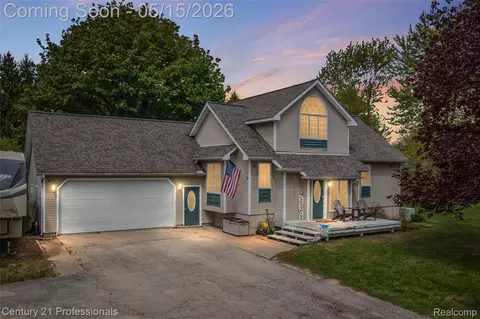 1764 Wooley Rd, Brandon, MI 48371