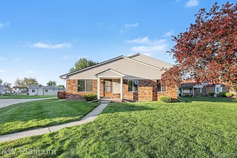 31825 Breezeway, Chesterfield, MI 48047