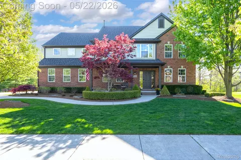 61036 Winterberry Dr, Washington, MI 48094