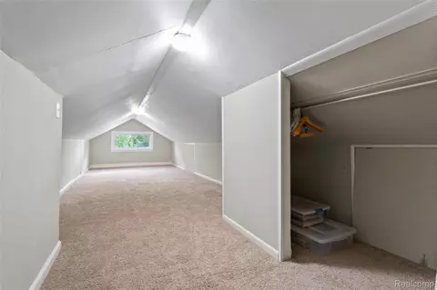 110 Nakota St, Clawson, MI 48017