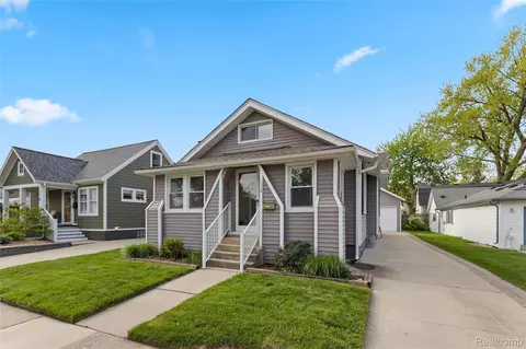 110 Nakota St, Clawson, MI 48017
