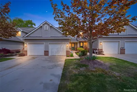 24 Millstone Dr, Waterford, MI 48328