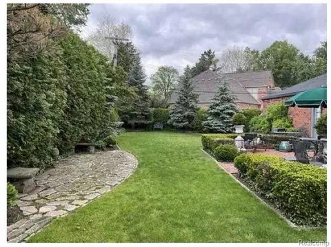 Exterior - 491 Colonial Rd, Grosse Pointe Woods, MI 48236 photo 5 of 5