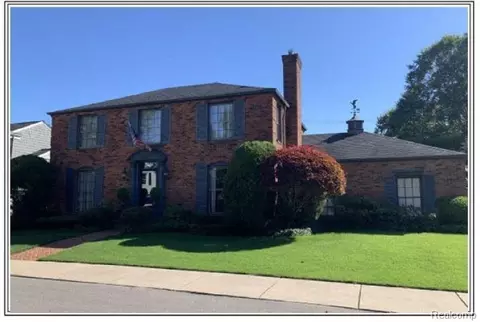 491 Colonial Rd, Grosse Pointe Woods, MI 48236