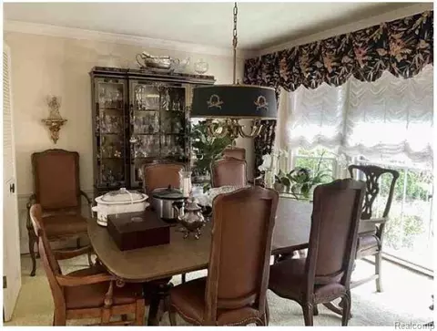 Dining - 491 Colonial Rd, Grosse Pointe Woods, MI 48236 photo 1 of 4
