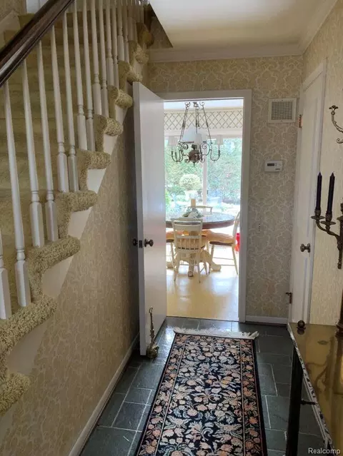 Entry Way - 491 Colonial Rd, Grosse Pointe Woods, MI 48236 photo 5 of 9