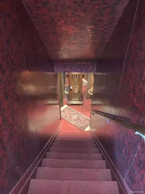 Entry Way - 491 Colonial Rd, Grosse Pointe Woods, MI 48236 photo 8 of 9