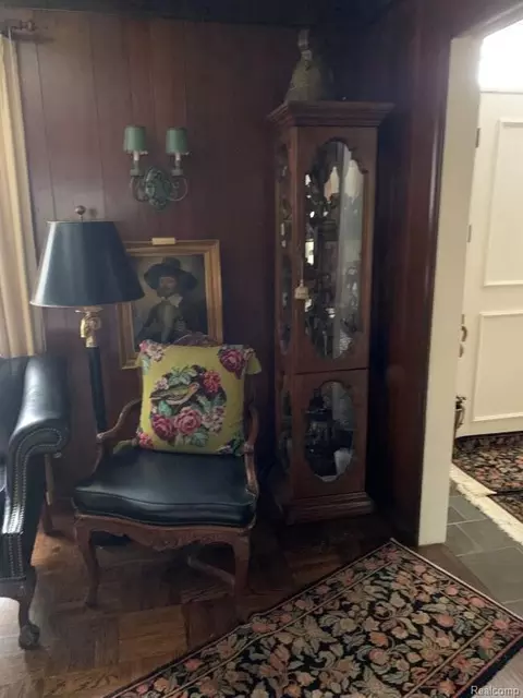 Entry Way - 491 Colonial Rd, Grosse Pointe Woods, MI 48236 photo 7 of 9