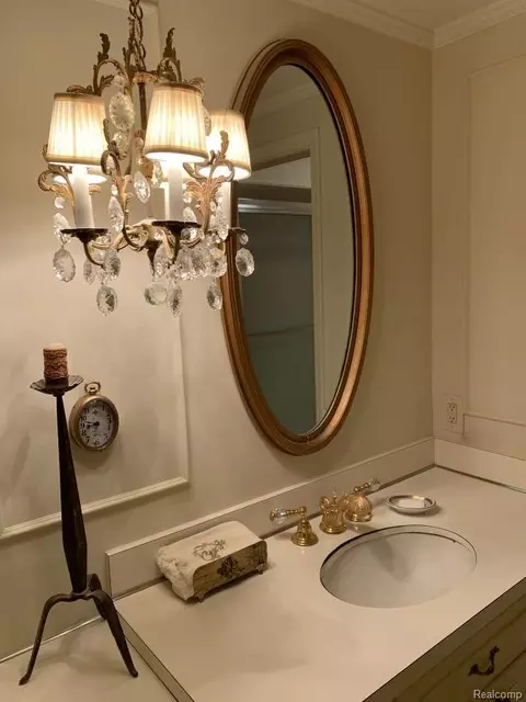 Bath - 491 Colonial Rd, Grosse Pointe Woods, MI 48236 photo 6 of 8
