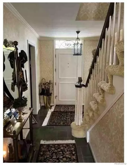 Entry Way - 491 Colonial Rd, Grosse Pointe Woods, MI 48236 photo 1 of 9