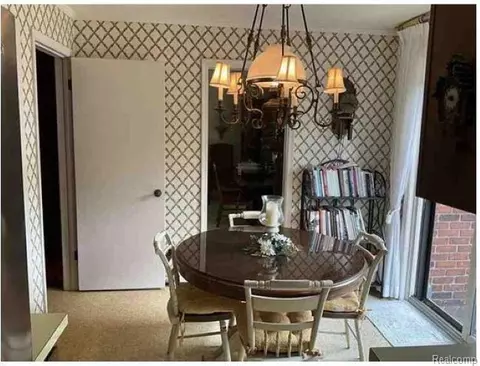 Dining - 491 Colonial Rd, Grosse Pointe Woods, MI 48236 photo 3 of 4