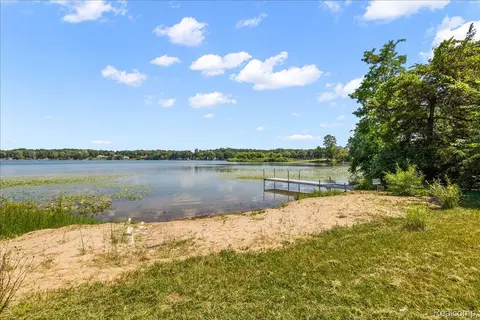 2770 Bogie Lake Rd, White Lake, MI 48386