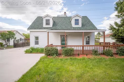 420 Wellsboro St, Walled Lake, MI 48390
