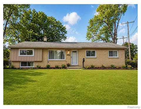 11360 Deno Ct, Sterling Heights, MI 48314