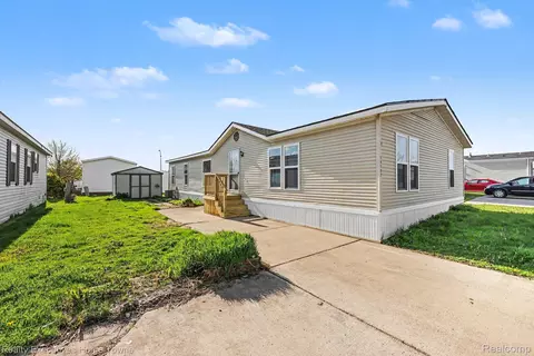 59587 Susan Ln N, New Haven, MI 48048