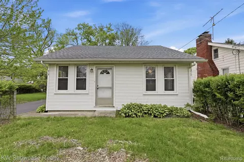 215 Endwell St, Novi, MI 48377
