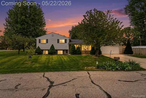 4821 Shelbyshire Dr, Shelby Township, MI 48316