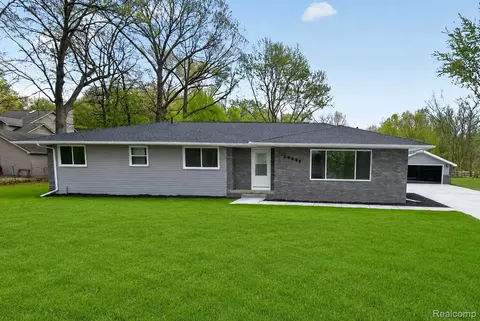 29055 Bredow Ave, Huron, MI 48174