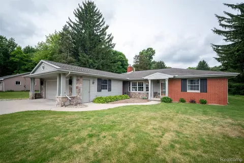 9404 River Rd, Algonac, MI 48001