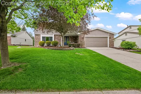 25979 Petros Blvd, Novi, MI 48375