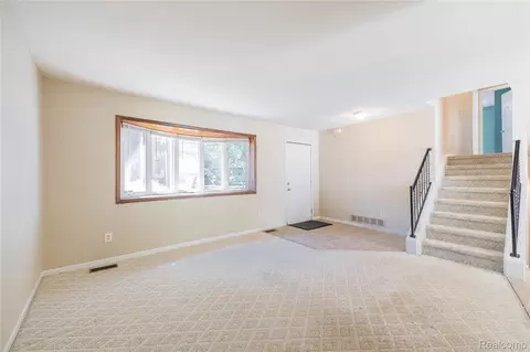 Living - 569 Hendrickson Blvd, Clawson, MI 48017 photo 1 of 8