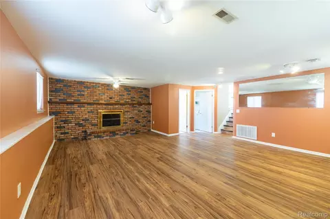 Living - 569 Hendrickson Blvd, Clawson, MI 48017 photo 7 of 8