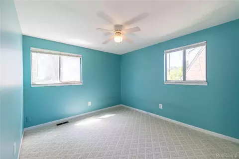 Bedroom - 569 Hendrickson Blvd, Clawson, MI 48017 photo 3 of 5