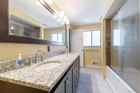 Bath - 569 Hendrickson Blvd, Clawson, MI 48017 photo 1 of 3