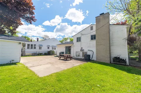 Exterior - 569 Hendrickson Blvd, Clawson, MI 48017 photo 5 of 7
