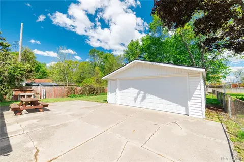 Exterior - 569 Hendrickson Blvd, Clawson, MI 48017 photo 6 of 7