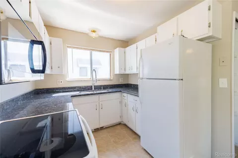 Kitchen - 569 Hendrickson Blvd, Clawson, MI 48017 photo 3 of 3