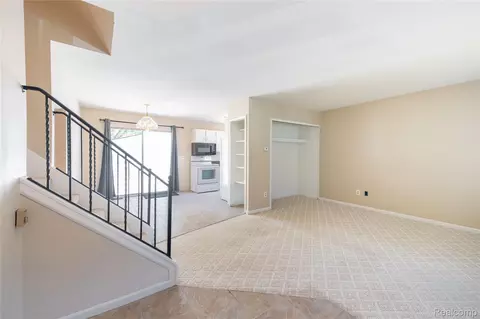 Living - 569 Hendrickson Blvd, Clawson, MI 48017 photo 3 of 8