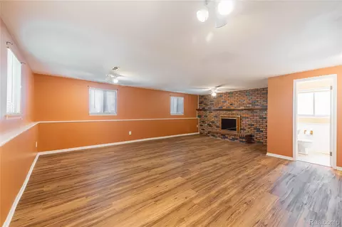 Living - 569 Hendrickson Blvd, Clawson, MI 48017 photo 5 of 8