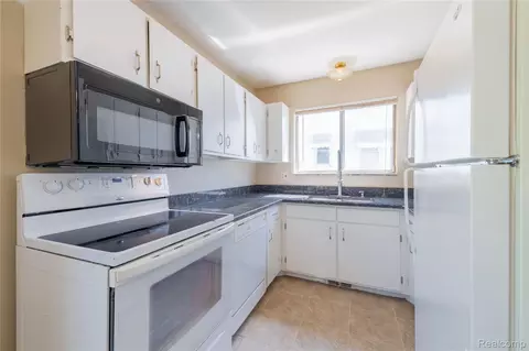 Kitchen - 569 Hendrickson Blvd, Clawson, MI 48017 photo 1 of 3