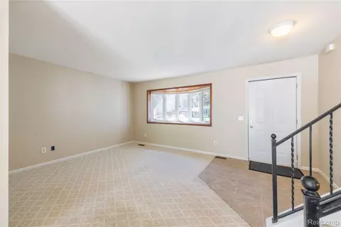 Living - 569 Hendrickson Blvd, Clawson, MI 48017 photo 4 of 8
