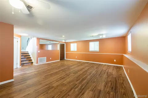 Living - 569 Hendrickson Blvd, Clawson, MI 48017 photo 8 of 8